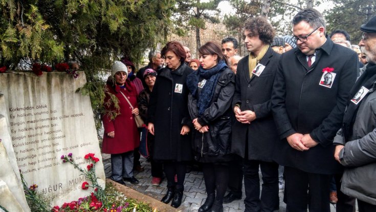 Güldal Mumcu: Çekin tuğlaları yıkılsın duvar, altında kim kalırsa kalsın Güldal Mumcu: Çekin tuğlaları yıkılsın duvar, altında kim kalırsa kalsın