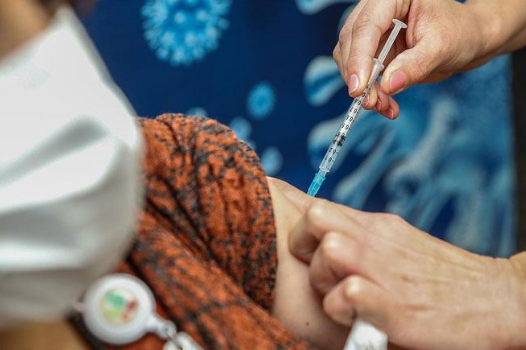 Günler öncesinden aşı için çağırılan 80 yaş üstü yurttaşların randevusu iptal edildi Günler öncesinden aşı için çağırılan 80 yaş üstü yurttaşların randevusu iptal edildi