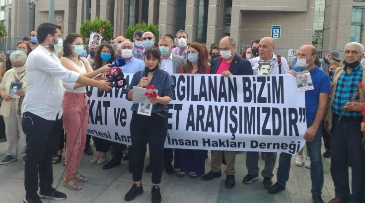 Haklarında dava açılan Cumartesi Anneleri hakim karşısına çıktı: Mahkeme başkanı salonu terk etti