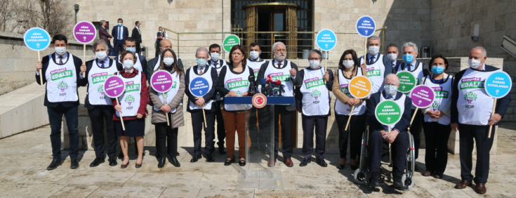 HDP: 6-8 Ekim’den HDP’yi sorumlu tutuyorsanız neden 5 ay sonra Dolmabahçe Mutabakatı imzalandı HDP: 6-8 Ekim’den HDP’yi sorumlu tutuyorsanız neden 5 ay sonra Dolmabahçe Mutabakatı imzalandı