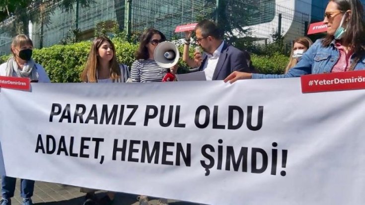 Hürriyet gazetesinde işten çıkarılan 45 gazeteci haklarını 2 yıldır alamıyor: 'Paramız pul oldu, adalet hemen şimdi' Hürriyet gazetesinde işten çıkarılan 45 gazeteci haklarını 2 yıldır alamıyor: 'Paramız pul oldu, adalet hemen şimdi'
