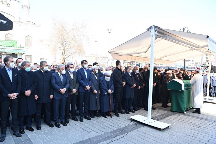 İçişleri Bakanı Soylu’nun annesi son yolculuğuna uğurlandı İçişleri Bakanı Soylu’nun annesi son yolculuğuna uğurlandı