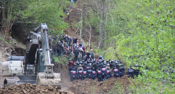 İkizdere'de taş ocağına karşı direniş sürüyor İkizdere'de taş ocağına karşı direniş sürüyor