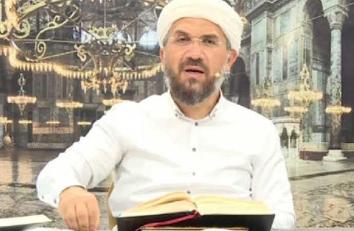İlahiyatçıdan tepki çeken ‘Filenin Sultanları’ paylaşımı İlahiyatçıdan tepki çeken ‘Filenin Sultanları’ paylaşımı
