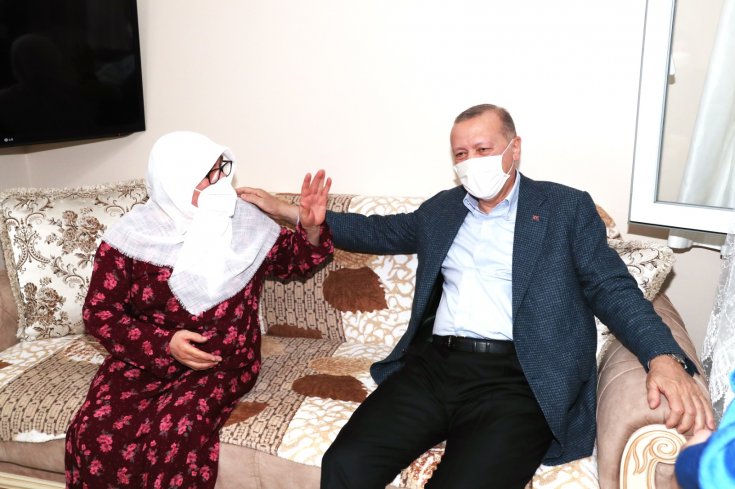 İmamoğlu ve Kılıçdaroğlu'nun evinde ziyaret ettiği Mahruze Keleş'i Erdoğan da ziyaret etti