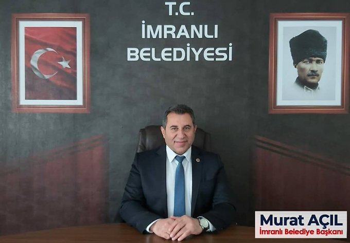 İmranlı Belediye Başkanı Murat Açıl için İmranlı belediyesinin önünde tören düzenlendi, cenaze İstanbul'da toprağa verilecek