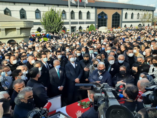 İmranlı Belediye Başkanı Murat Açıl son yolculuğuna uğurlandı; Şair Ataol Behramoğlu bir konuşma yaptı İmranlı Belediye Başkanı Murat Açıl son yolculuğuna uğurlandı; Şair Ataol Behramoğlu bir konuşma yaptı