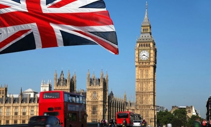 İngiltere, Türkiye'den gelenler için uygulanan karantinayı kaldırdı