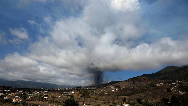 İspanya'nın La Palma Adası'nda volkan patladı, bölgede tahliyeler başladı