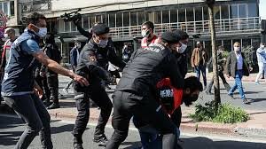 İstanbul Valiliği: Taksim'e çıkmaya çalışan 212 kişi gözaltına alındı