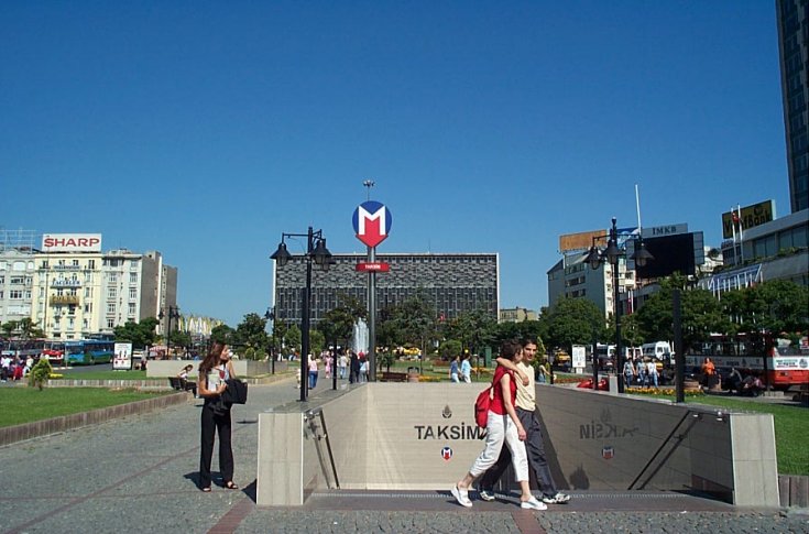 İstanbul Valiliği'nden 'Gezi önlemi': Taksim metro istasyonu kapatıldı