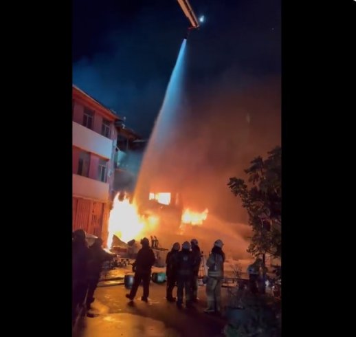 İstanbul'da İkitelli Çevre Oto Sanayi Sitesi'nde yangın