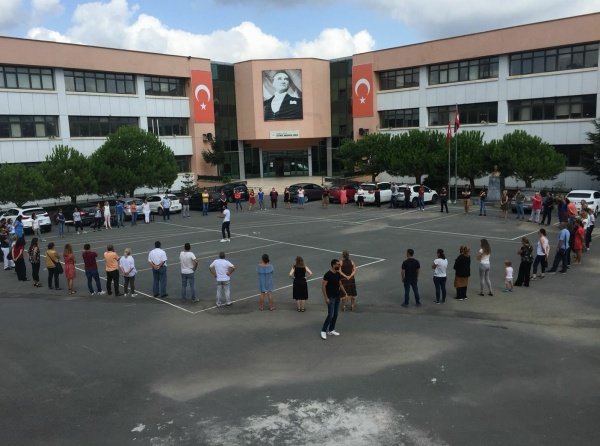 İstanbul'da okul hoparlöründen ezan okundu