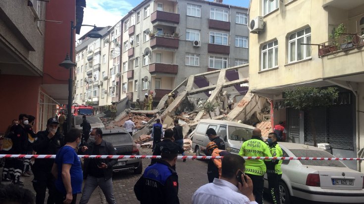 İstanbul'un Zeytinburnu ilçesinde 5 katlı bina çöktü
