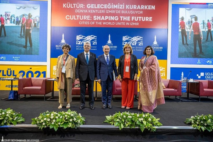 İzmir Büyükşehir Belediye Başkanı Tunç Soyer; 'İzmir’de yeni bir şehir kültürü tarif ediyoruz' İzmir Büyükşehir Belediye Başkanı Tunç Soyer; 'İzmir’de yeni bir şehir kültürü tarif ediyoruz'