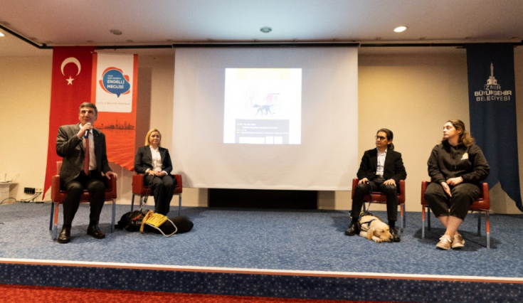 İzmir'de görme engelliler rehber köpeklerle seyahat edebilecek