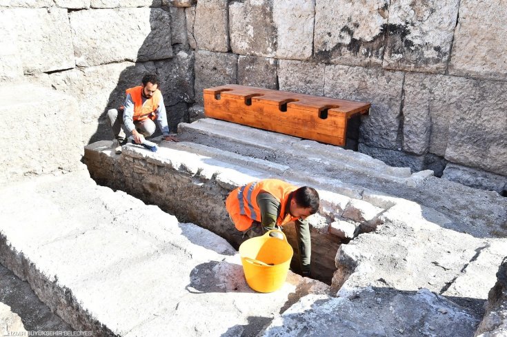 Smyrna Antik Kenti'nde ilk antik tuvalet bulundu