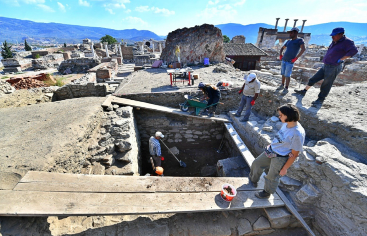 İzmir’deki arkeolojik kazıda DNA laboratuvarı kuruldu