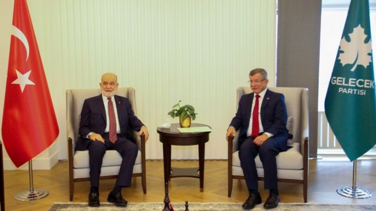 Karamollaoğlu ve Davutoğlu'ndan 'kutsal değerler üzerinden siyasete karşı' ortak tutum kararı Karamollaoğlu ve Davutoğlu'ndan 'kutsal değerler üzerinden siyasete karşı' ortak tutum kararı