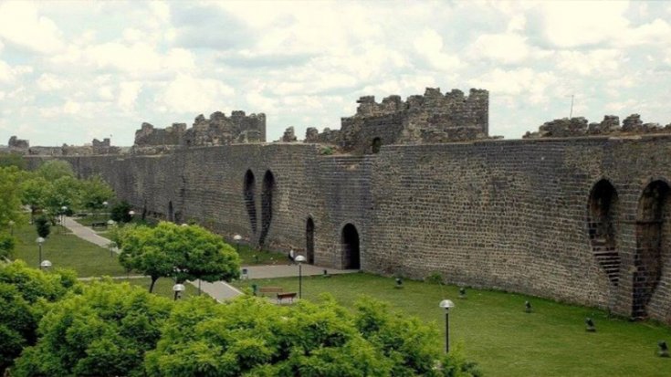 Kayyumdan tepki çeken tanıtım ihalesi Kayyumdan tepki çeken tanıtım ihalesi