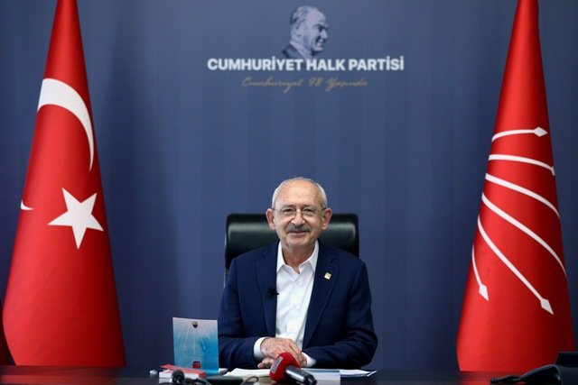 Kılıçdaroğlu 23 Nisan'da çocuklarla bir araya geldi Kılıçdaroğlu 23 Nisan'da çocuklarla bir araya geldi