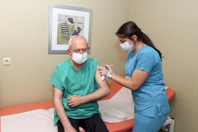 Kılıçdaroğlu, Bilim Kurulu tavsiyesi sonrası 3. doz aşısını oldu