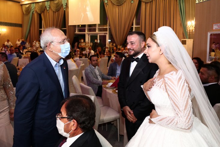 Kılıçdaroğlu, Burcu ve Ramazan çiftinin düğün törenine katıldı