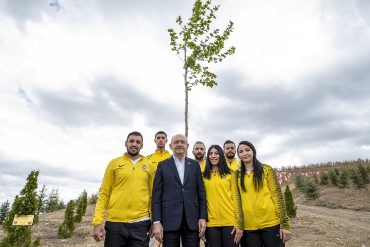 Kılıçdaroğlu: Çevreyi korumak adına poşeti paralı yapıp, dünyanın bütün plastik atıklarını ithal eden bir iktidarın döneminde Çevre Günü kutluyoruz