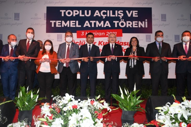 Kılıçdaroğlu Kuşadası'nda 16 yerin açılış ve temel atma töreninde konuştu; Kentin rantı kente sunulmalı Kılıçdaroğlu Kuşadası'nda 16 yerin açılış ve temel atma töreninde konuştu; Kentin rantı kente sunulmalı