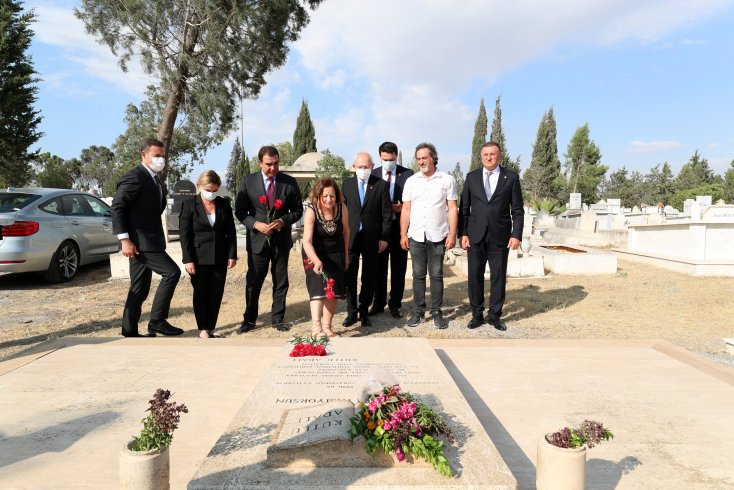 Kılıçdaroğlu, Kutlu Adalı'nın mezarını ziyaret etti: 'Devlete sızmış çeteleri temizleyeceğiz, hesap verecekler'