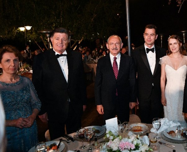 Kılıçdaroğlu, önceki dönem CHP Milletvekili Rıza Yalçınkaya’nın oğlunun nikah şahidi oldu