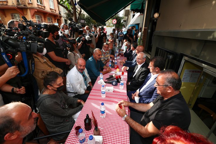 Kılıçdaroğlu, Orhan Kemal Müzesi'nde tiyatro sanatçıları ile buluştu