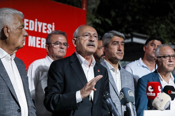 Kılıçdaroğlu yangın bölgesi Marmaris'ten açıkladı 'Var olan sistem, merkezden olayı yönetmesini mümkün kılmıyor; çünkü talimat bekliyor' Kılıçdaroğlu yangın bölgesi Marmaris'ten açıkladı 'Var olan sistem, merkezden olayı yönetmesini mümkün kılmıyor; çünkü talimat bekliyor'
