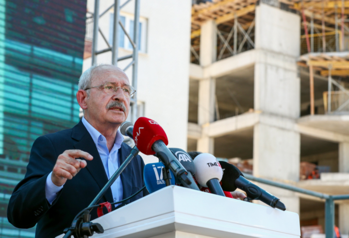 Kılıçdaroğlu İzmir'de deprem mağdurlarıyla bir araya geldi: 'Hakkınızı aradığınız sürece yanınızda olacağız' Kılıçdaroğlu İzmir'de deprem mağdurlarıyla bir araya geldi: 'Hakkınızı aradığınız sürece yanınızda olacağız'