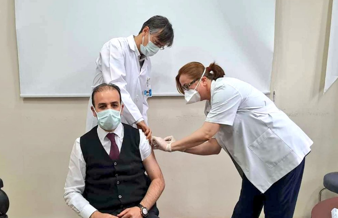 Koronavirüs aşısı olan AKP'li vekile tepki: Nasıl bir önceliğiniz var?