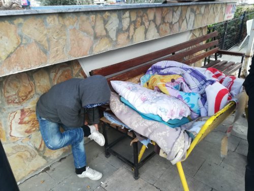 Kuşadası'nda evsiz vatandaşlar otellere yerleştirildi