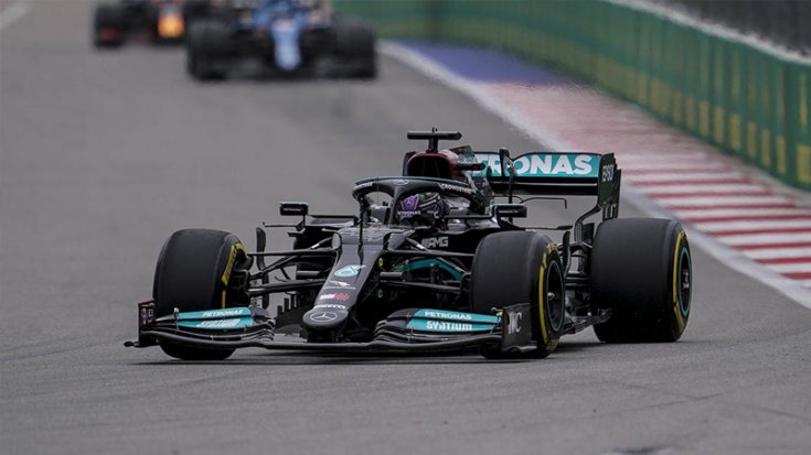 Lewis Hamilton İstanbul'da 10 sıra geriden başlayacak