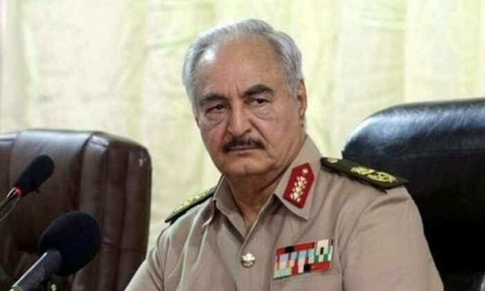 Libyalı General Halife Hafter askeri görevlerini bıraktı
