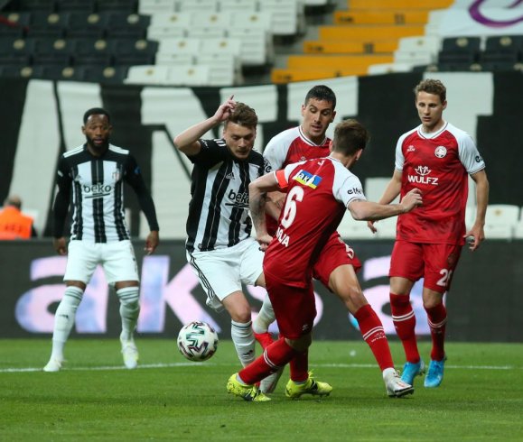 Lider Beşiktaş, Fatih Karagümrük'e 2-1 yenildi