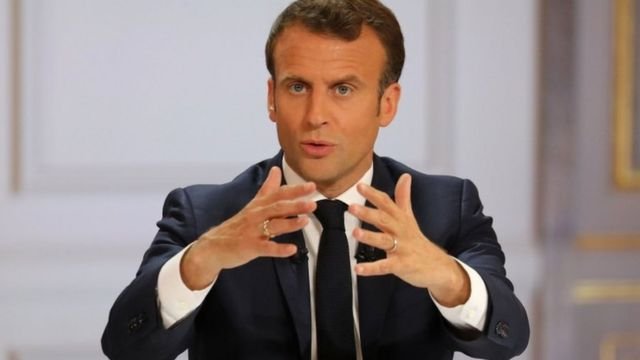 Macron'a 'uyarı mektubu' gönderen askerlere cezai yaptırımlar geliyor Macron'a 'uyarı mektubu' gönderen askerlere cezai yaptırımlar geliyor