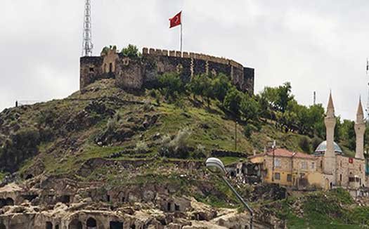Mahkeme, Nevşehir Kale ve çevresi yenileme kararının yürütmesini durdurdu Mahkeme, Nevşehir Kale ve çevresi yenileme kararının yürütmesini durdurdu