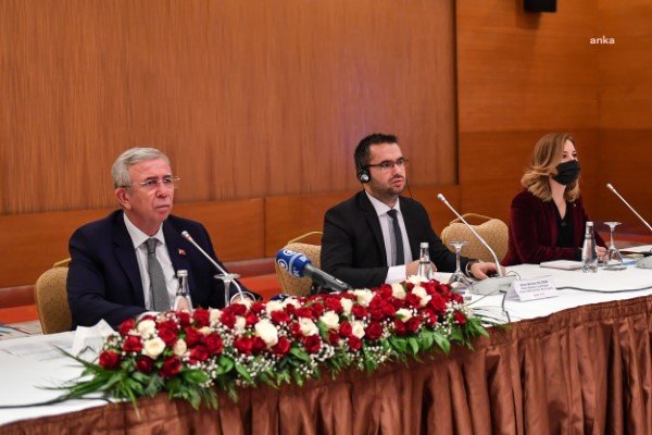 Mansur Yavaş, yabancı basın mensupları ile bir araya geldi Mansur Yavaş, yabancı basın mensupları ile bir araya geldi