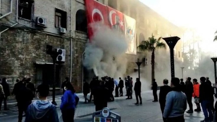 Mersin Büyükşehir Belediyesi’nde patlama: 'Molotof' şüphesi
