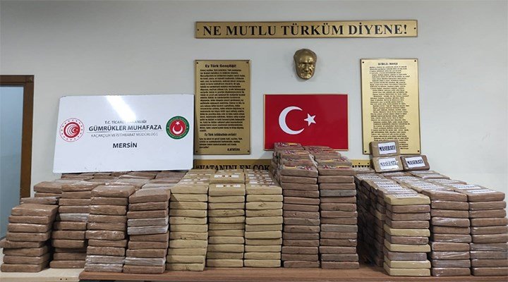 Mersin Limanı'nda 1 ton kokain ele geçirildi Mersin Limanı'nda 1 ton kokain ele geçirildi