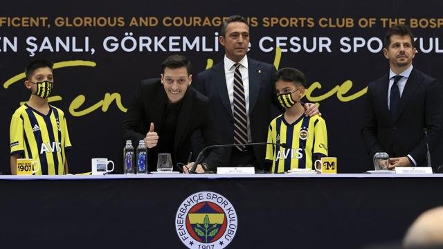 Mesut Özil artık Fenerbahçe'de Mesut Özil artık Fenerbahçe'de