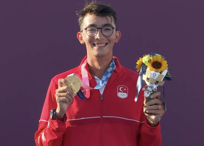 Milli okçu Mete Gazoz olimpiyat şampiyonu oldu