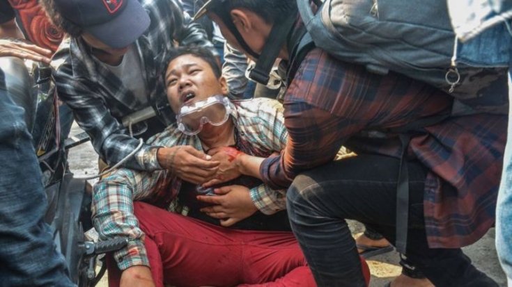 Myanmar'da darbe karşıtı gösterilere müdahale: 100'ün üzerinde gösterici hayatını kaybetti Myanmar'da darbe karşıtı gösterilere müdahale: 100'ün üzerinde gösterici hayatını kaybetti