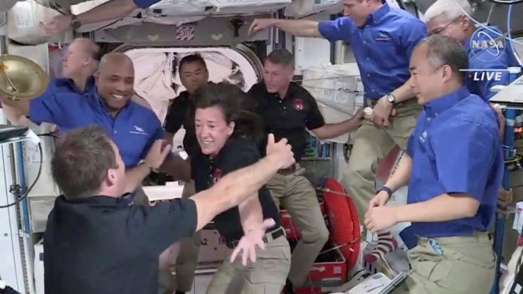 NASA ve SpaceX astronotları 6 ay sonra Dünya'ya geri döndü