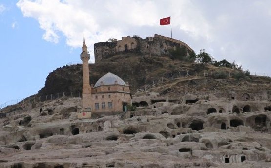 'Nevşehir Kalesi ve çevresi arkeolojik SİT alanıdır, korunmalıdır' 'Nevşehir Kalesi ve çevresi arkeolojik SİT alanıdır, korunmalıdır'