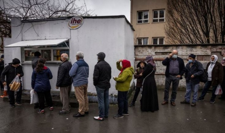 NY Times'tan Türkiye haberi: İnsanlar ekmek alamıyor
